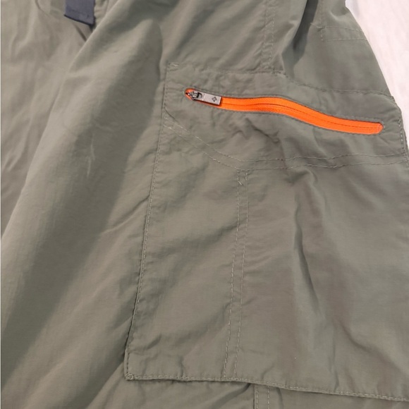 Columbia Omni-shade Cargo Shorts Size 36W Dusty Gray color - Picture 3 of 8